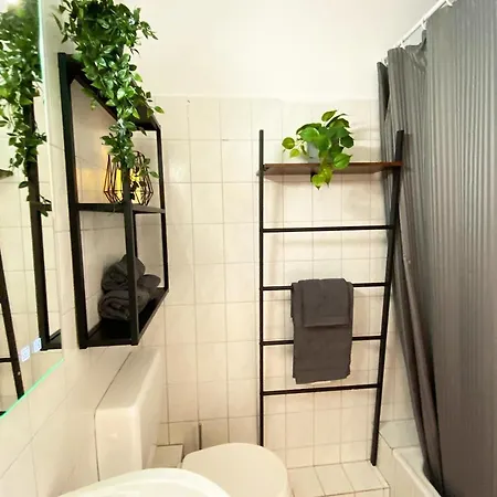 Business & Tourist With Balcony Apartamento *